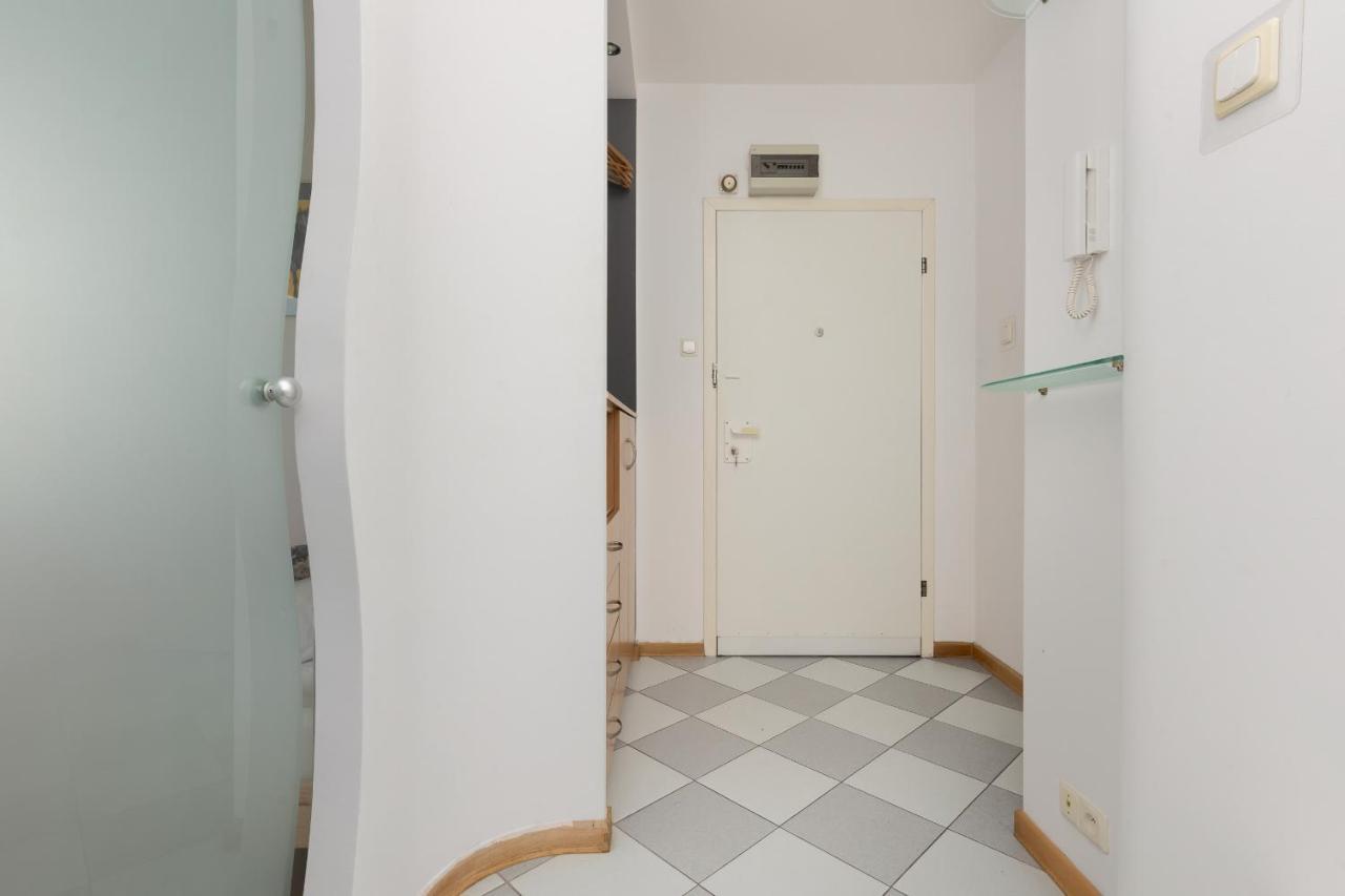 Comfy Powstancow Slaskich By Renters Apartament *